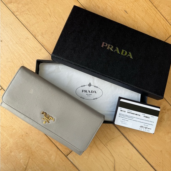 Prada Authentic Vintage Saffiano Leather Wallet - Picture 1 of 13